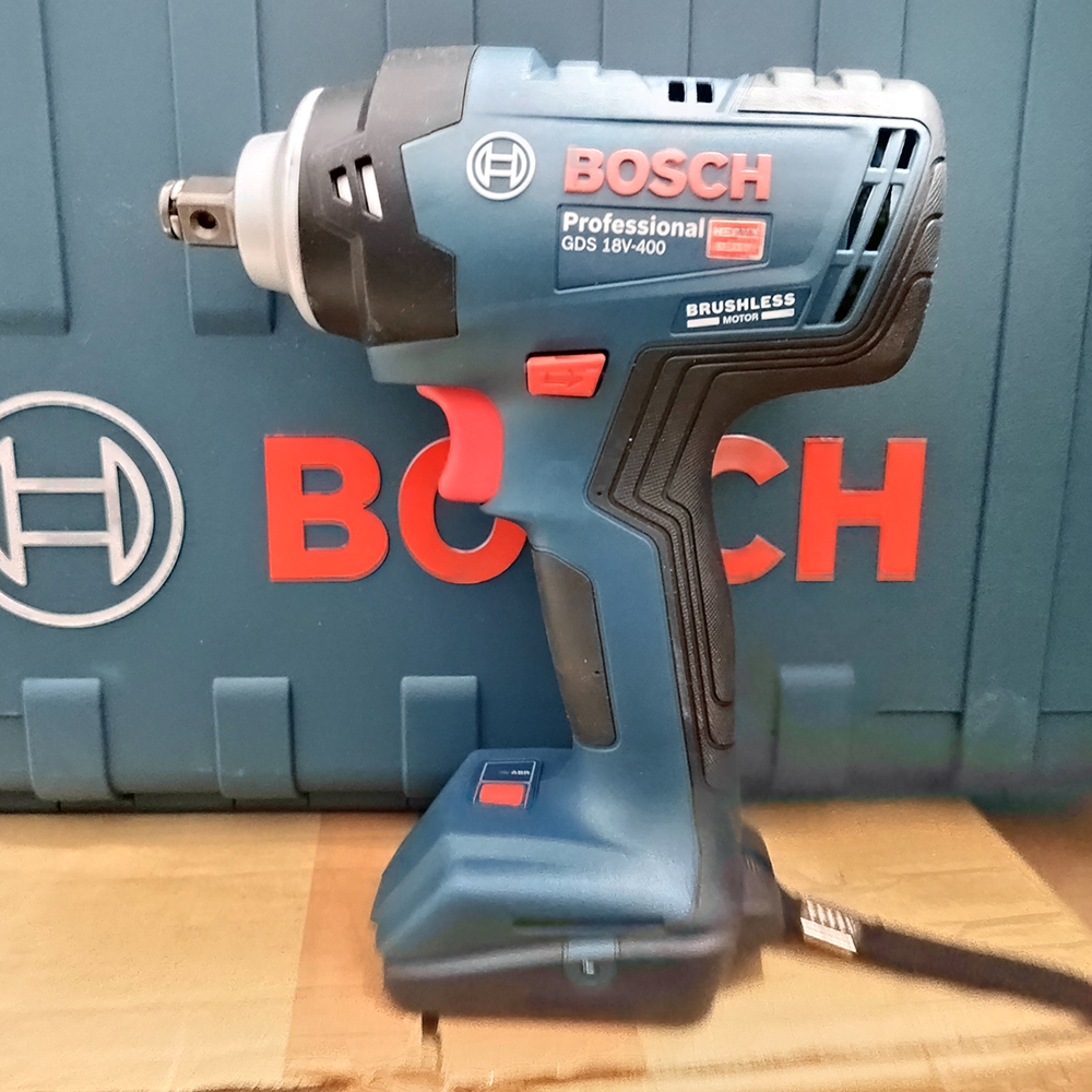 Power Tools Professional - Аккумуляторный ударный гайковерт Bosch GDS 18V-400,